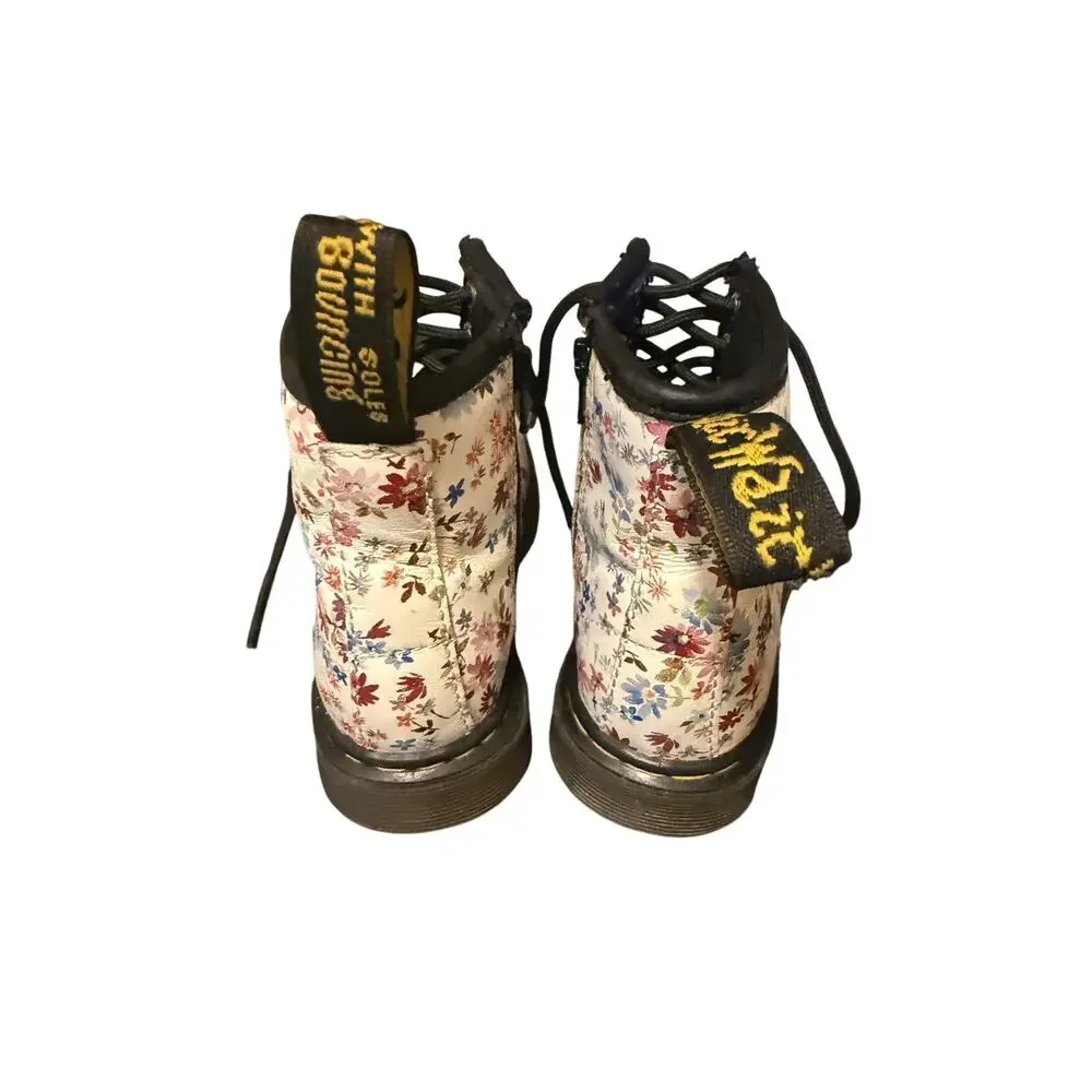 Dr. Martin’s Delaney little flower boot size US 7 girls